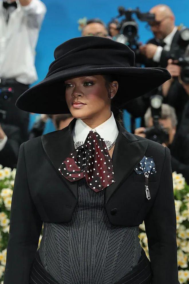 Rihanna以标志性经典开启造梦新篇麻将胡了试玩“伊”手快报 德约科维奇、(图16)